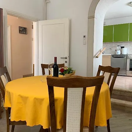Tulux Apartment *