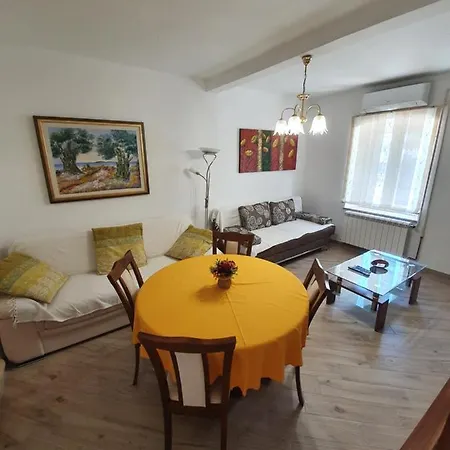 Tulux Apartment